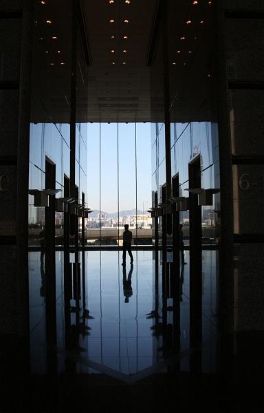 UBS_Office_EntryHall.jpg - UBS: entry hall... more impressive then flur entry...