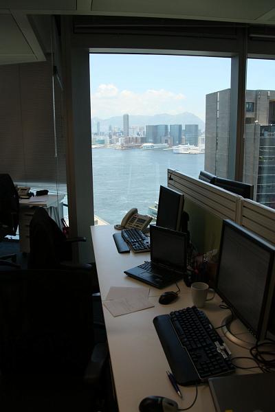 UBS_Office_MyPlace.jpg - UBS: my workplace... my view... i love it..