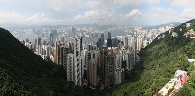 Victoria_Peak_1_Pano1.jpg - view from the victory peak to the city... quite few smog today, so i was rather lucky..